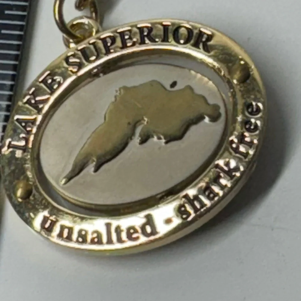 Lake‎ Superior Keychain Lighthouse Unsalted Shark Free Souvenir Gift Gold Tone